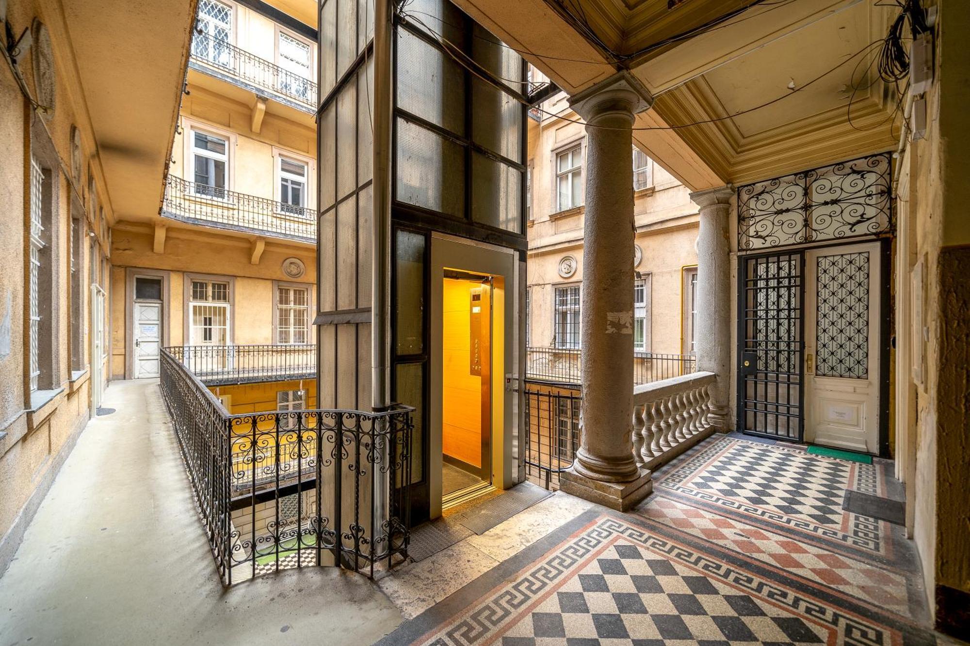 Sweet Dreams At Oktogon Downtown Apartment Budapest Exterior photo