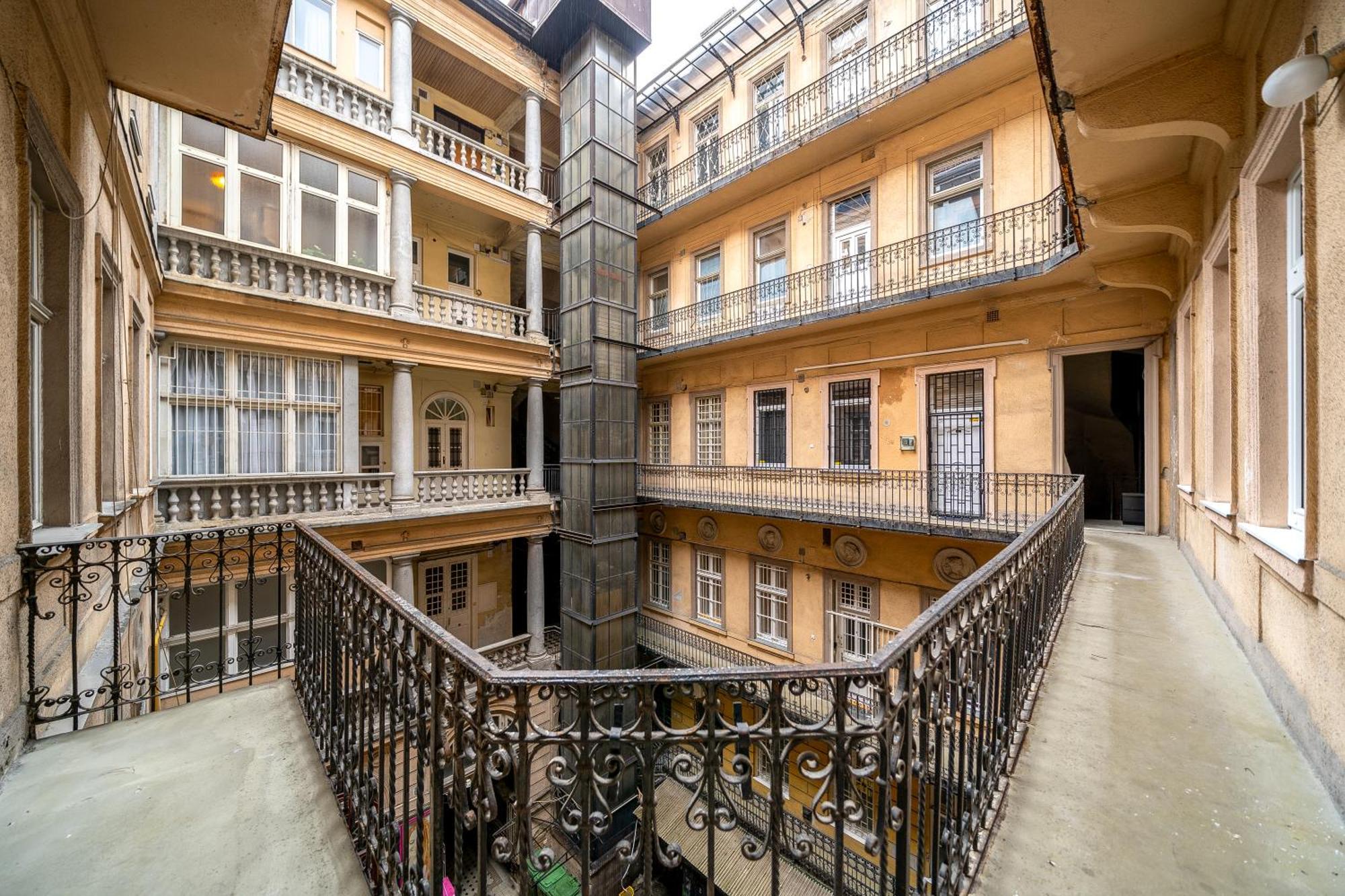 Sweet Dreams At Oktogon Downtown Apartment Budapest Exterior photo