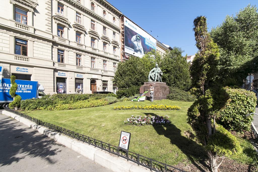 Sweet Dreams At Oktogon Downtown Apartment Budapest Exterior photo